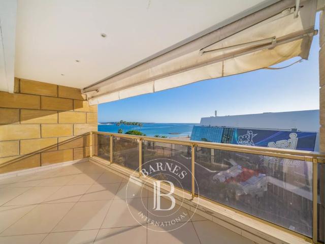 EXCLUSIVITE CANNES CROISETTE 3 PIÈCES VUE MER TERRASSE