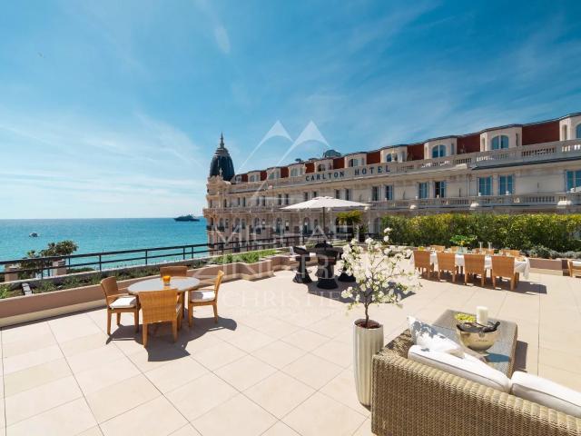 EXCLUSIVITE CANNES Proche Carlton Villa toit