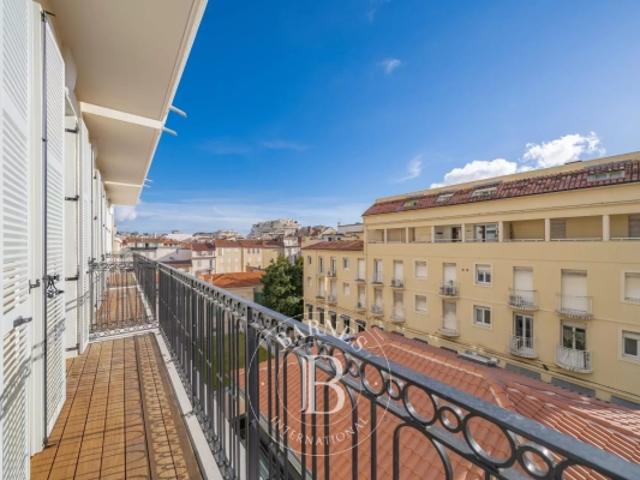 EXCLUSIVITÉ CANNES – ARRIÈRE CROISETTE – 4 PIÈCES BALCON APERÇU MER