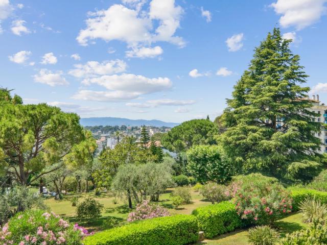 EXCLUSIVITE CANNES / OXFORD Vaste 3 pièces d'angle, terrasse, piscine et tennis