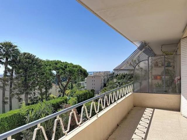 EXCLUSIVITÉ – Cannes – Lumineux 2 pièces avec terrasse et échappée mer