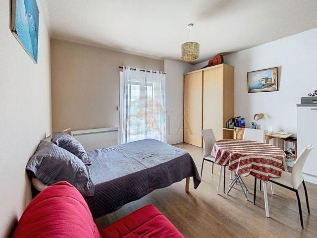Cannes montfleury studio 29.50m2 dans immeuble art deco avant dernier etage cave