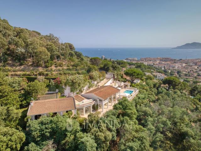EXCLUSIVITÉ CANNES Propriété d'Exception avec Volumes Imposants et Prestations Luxueuses