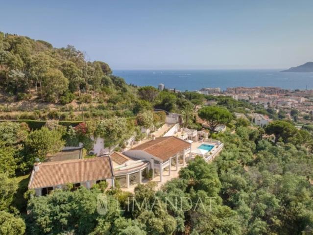EXCLUSIVITÉ CANNES Propriété d'Exception avec Volumes Imposants et Prestations Luxueuses