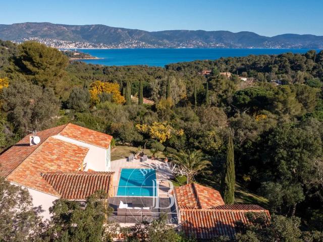 Exclusivité Cap Bénat Maison de 275 m² 6 chambres Pi. 275m² Bormes les Mimosas