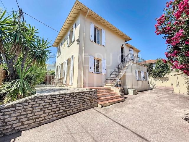 Exclusivité Cap d'Antibes Maison Niçoise à deux pas des plages