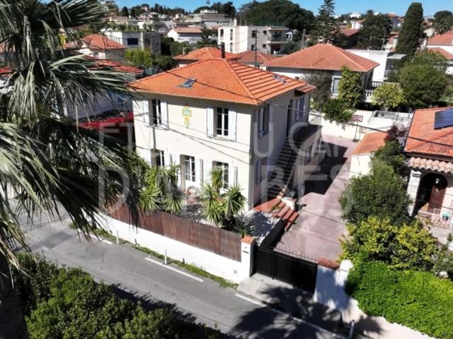Exclusivité Cap d'Antibes Maison Niçoise à deux pas des plages