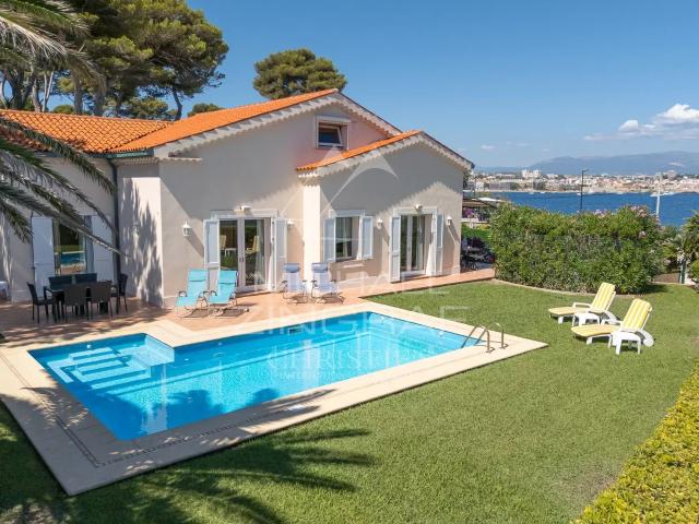Exclusivité Cap d'antibes Villa d’Exception en Première Li. 176m² Antibes