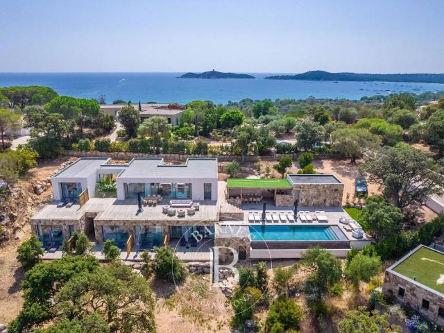 Exclusivité, Caramontino, Domaine privé d'Arinella, Villa 6. 320m² Sainte Lucie de Porto Vecchio