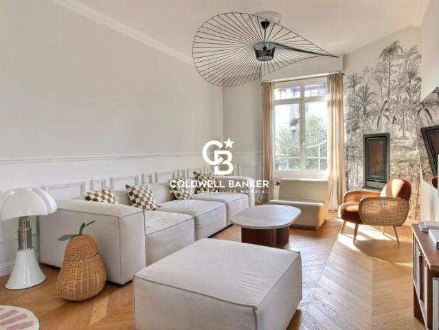 EXCLUSIVITÉ CAUDERAN SUPERBE MAISON FAMILIALE RÉNOVÉE GRAND JARDIN STATIONNEMENTS