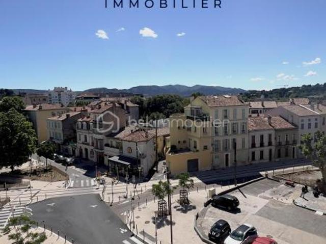 EXCLUSIVITÉ – Centre ville d’Aubagne T3 Traversant Est/Ouest de 83 m² avec Vue sur le Garlaban + place de parking sécurisé