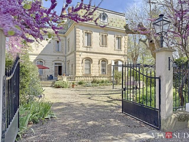 EXCLUSIVITÉ — Château historique du XIX? et son domaine viticole