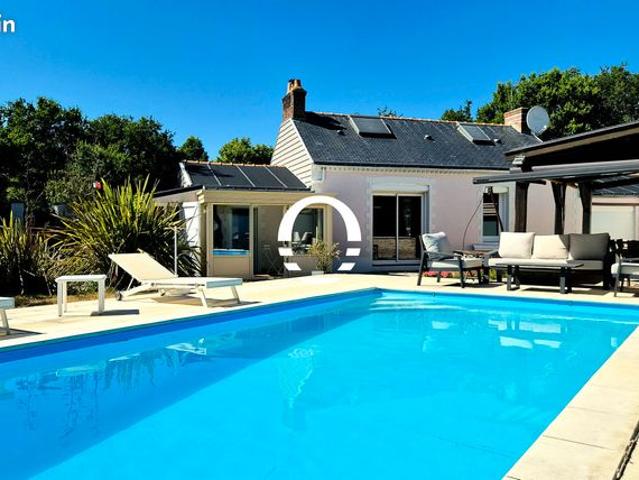 Exclusivité: Charmante maison de 133m2 avec piscine chauffée, dans le bourg de Chéméré