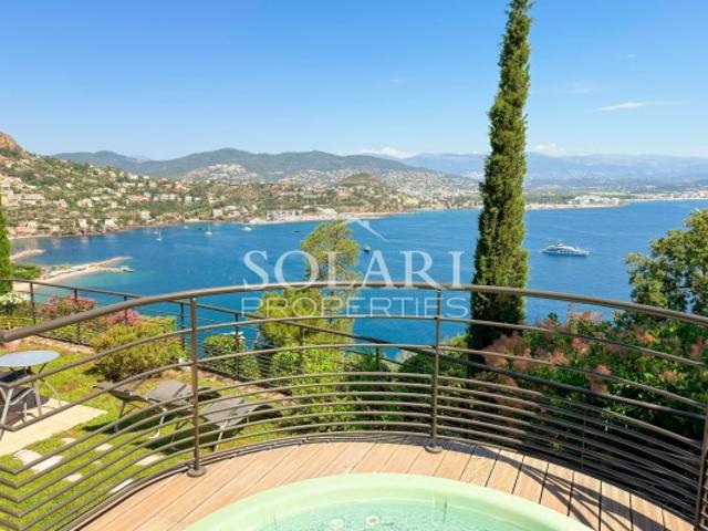 Exclusivité Charmante villa à Théoule avec vue mer Baie de Cannes