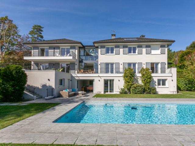 Exclusivité chez Stone Invest ! Magnifique propriété aux grands volumes avec une belle vue dégagée