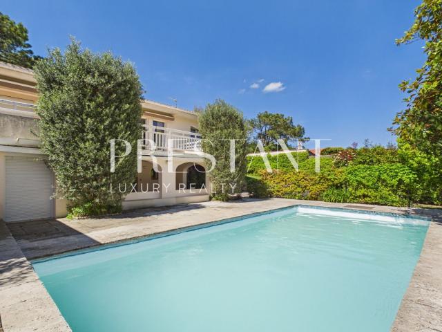 Exclusivité Chiberta, vaste maison rénovée sur un grand te. 242m² Anglet