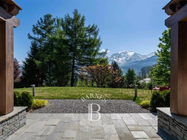 EXCLUSIVITÉ COMBLOUX MAGNIFIQUE CHALET VUE MONT BLANC