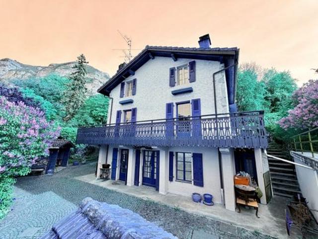 EXCLUSIVITE Collonges sous Salève Maison en pierre datant de 1900.