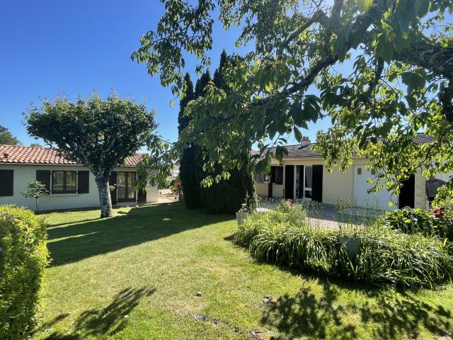 Exclusivité Coursac Ensemble de deux maisons sur 2 400 m2 de terrain, à 15 min de Périgueux