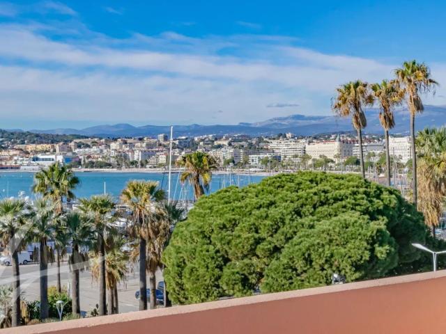 EXCLUSIVITÉ Croisette Port Canto: Vue panoramique sur la mer