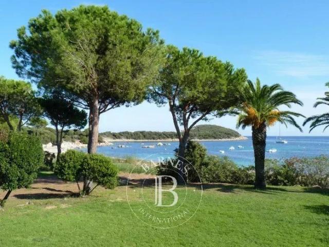 Exclusivité, Domaine de la Capicciola, Villa avec vue mer, 5. 150m² Sainte Lucie de Porto Vecchio