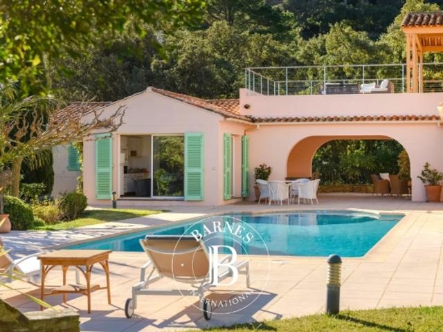 Exclusivité Domaine Privé du Cap Bénat Maison de 272 m² 6 chambres Piscine Garage