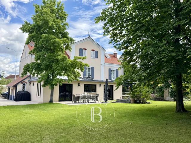 Exclusivité DRAVEIL 91 – Maison classée et Dépendance. 320m² Draveil