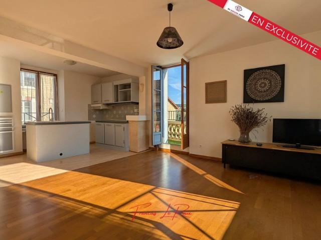 EXCLUSIVITÉ Duplex de charme avec balcon et parking privatif, centre ville de Mantes la Jolie