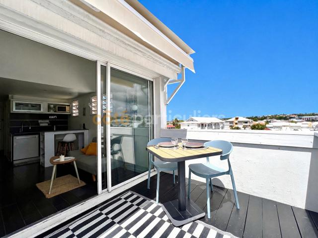 EXCLUSIVITE Duplex de charme de 37 m2 avec vue imprenable sur la Marina de Saint François