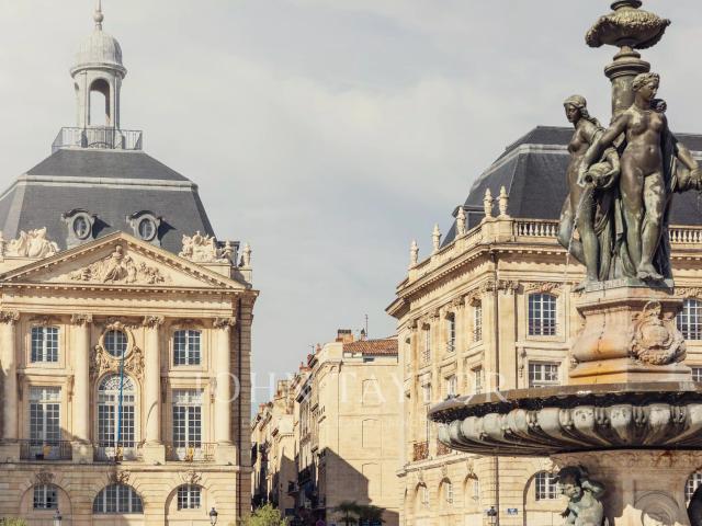 Exclusivité Élégant appartement au dernier étage avec ascenseur et parking, secteur Quinconces