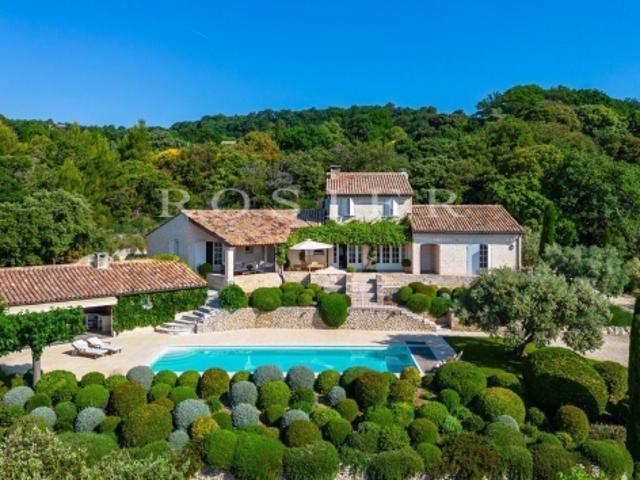 Exclusivité Élégante propriété avec vue panoramique sur le Luberon
