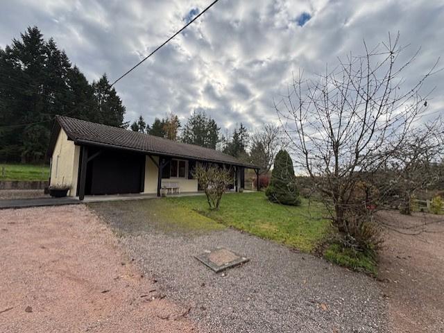 EXCLUSIVITE, ensemble immobilier de 2 maisons, grand garage, prés et bois