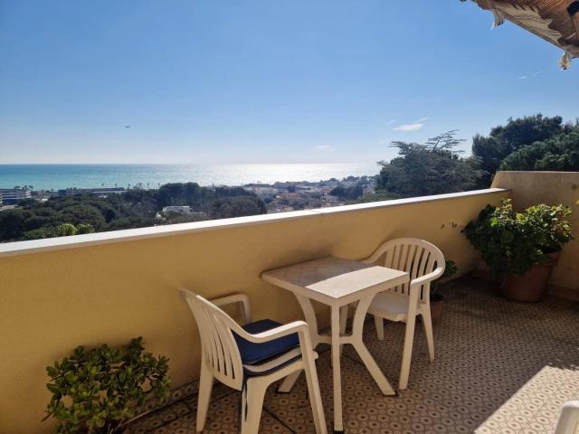 EXCLUSIVITE: F3 complet offrant vue mer panoramique