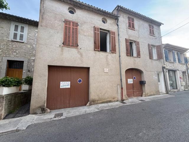 EXCLUSIVITÉ – FIGANIÈRES – MAISON DE VILLAGE AVEC JARDIN ET 5 CHAMBRES