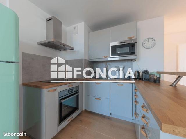 EXCLUSIVITE FONCIA Splendide trois pièces situé au 7ème étage de la Tour HORIZON