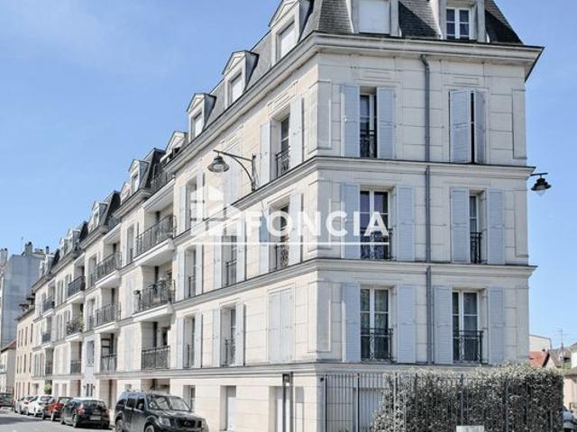 Exclusivité FONCIA: proche centre ville, appartement 2P au dernier étage avec terrasse et parking