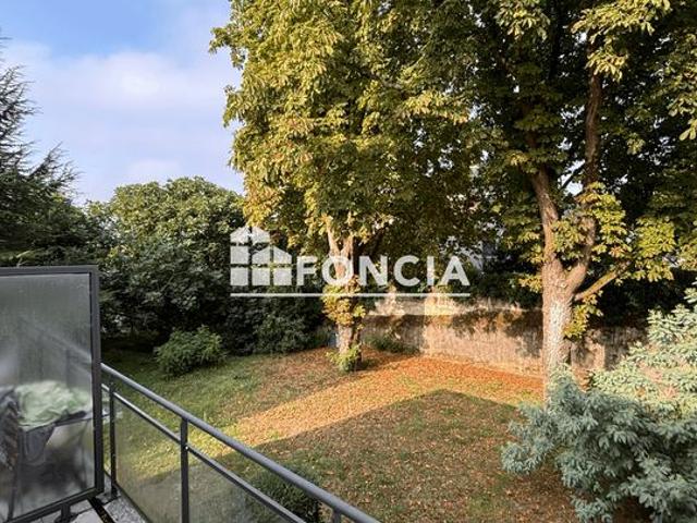 EXCLUSIVITÉ FONCIA quartier CENTRE VILLE / GIGANT: studio de 25,38 m2 avec grand balcon donnant sur jardin et stationnement en sous sol accessible