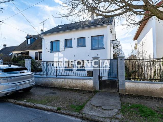 EXCLUSIVITÉ – Fort potentiel pour cette maison avec jardin de 400 m² exposé plein sud