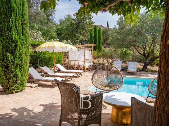 EXCLUSIVITE GOLFE DE SAINT TROPEZ GRIMAUD MAISON PROVENCALE RENOVÉE 5 CHAMBRES