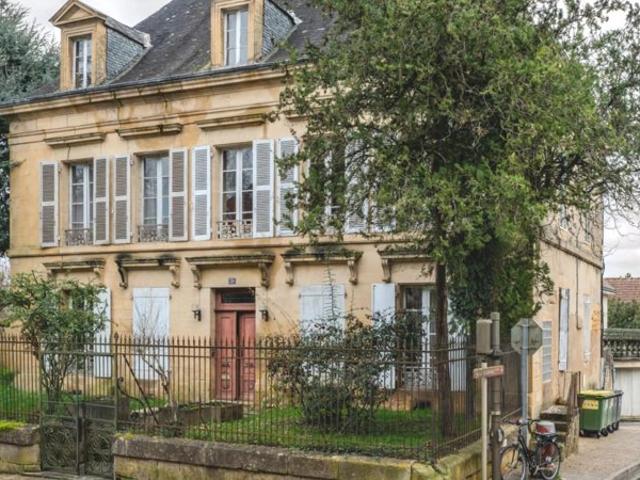EXCLUSIVITE GOURDON Belle Demeure bourgeoise en pierre à rén