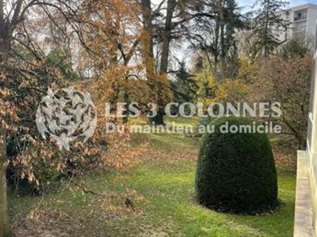 EXCLUSIVITÉ – Grand 94 m² lumineux au 1er étage, cave et 2 box à Orléans