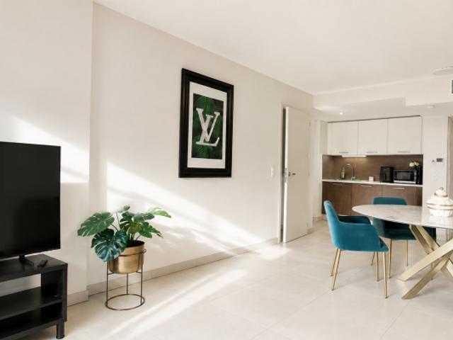 EXCLUSIVITE Grand 2 pièces en rez de jardin + garage