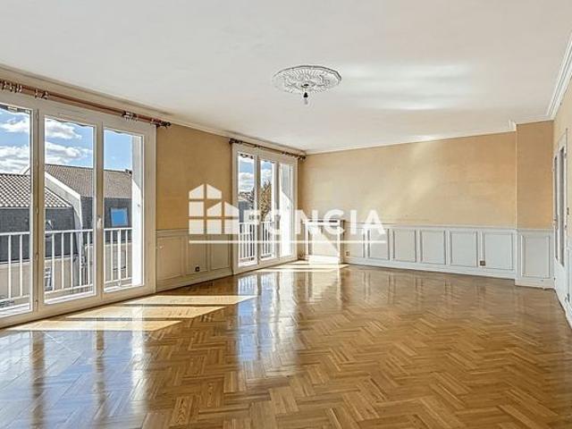 EXCLUSIVITÉ – Grand appartement de 127m² avec garage & cave – Dernier étage avec ascenseur