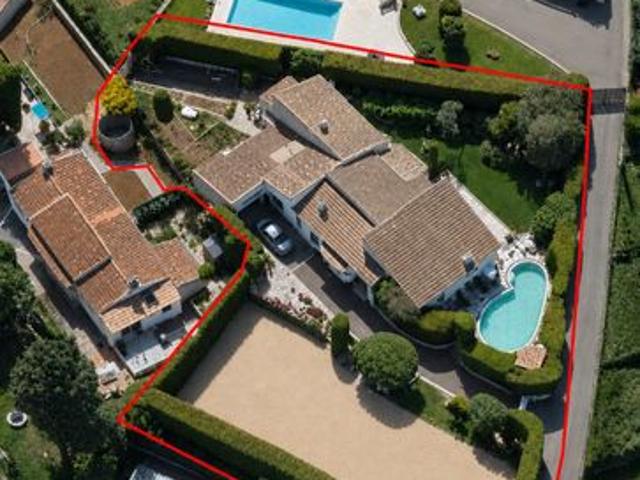 EXCLUSIVITÉ Grande propriété familiale avec piscine et tennis. Fort potentiel de rénovation – Vallauris