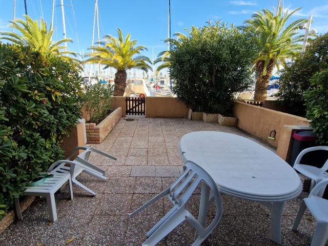 Exclusivité Gruissan Appartement de type 2 bis en rez de jardin + une terrasse 25m2 + une place de stat