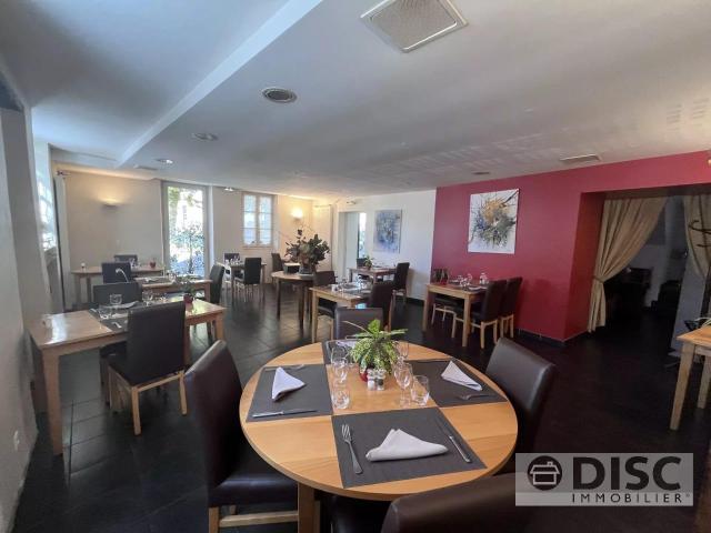 Exclusivité: Hôtel Restaurant 3 étoiles à Capdenac le haut. 725m² Capdenac