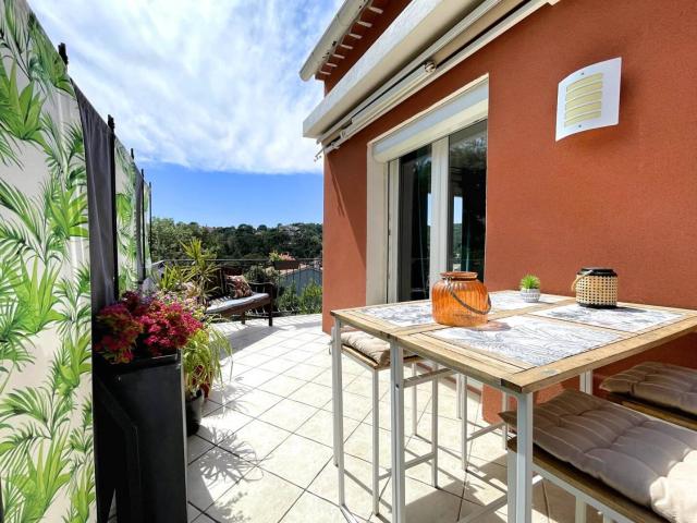 EXCLUSIVITE HYERES Duplex lumineux avec terrasses et garage