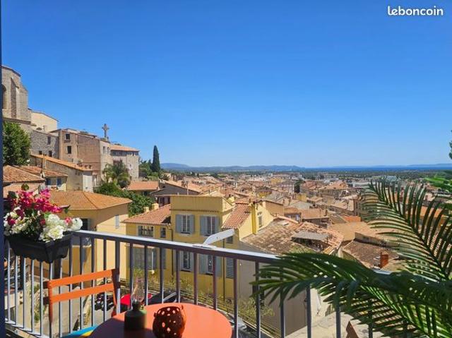 EXCLUSIVITÉ – Hyères Médiéval – Vue mer exceptionnelle et cadre de vie rare
