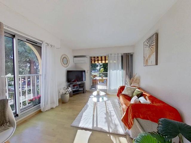 EXCLUSIVITE: Hyères Port Grand Studio 40 M² très lumineux, r