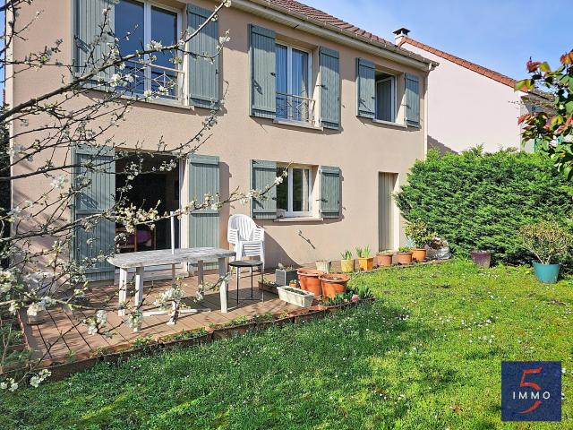 EXCLUSIVITÉ IMMO5 Maison 4 chambres avec jardin RER A Bry sur Marne à pied